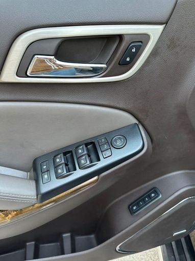 Подержанный GMC Yukon IV (GMT K2UG), 6.2 л, 2015 в Дубае от Alzahiah Cars Черный цвет. GCC | AUTO.AE