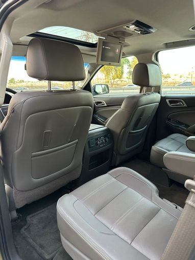 Подержанный GMC Yukon IV (GMT K2UG), 6.2 л, 2015 в Дубае от Alzahiah Cars Черный цвет. GCC | AUTO.AE