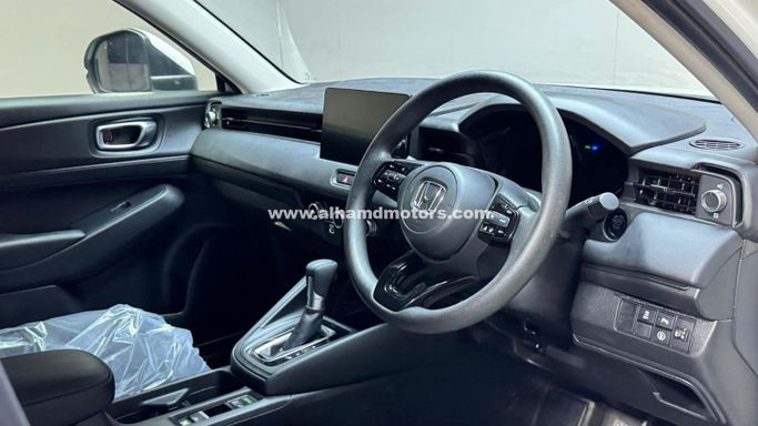 Used Honda HR-V III, 1.5 l, 2022 in Dubai by Alhamd Motors, White color. Other | AUTO.AE