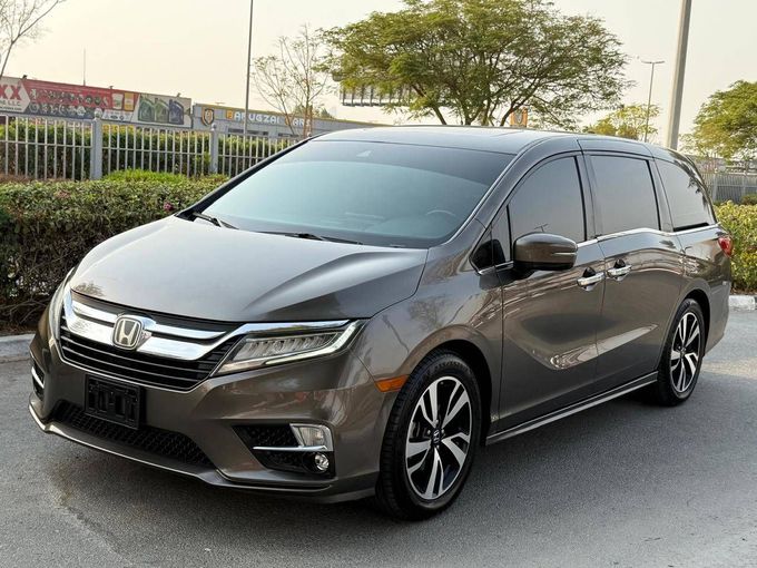 Used Honda Odyssey V Facelift, 2.4 l, 2019 in Dubai by Bin Turkeya Motors, Grey color. GCC Specs | AUTO.AE