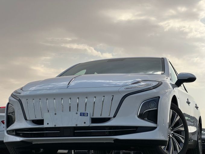 New Hongqi E-QM5, 2024 in Dubai by MENAMOTORS, White color. GCC Specs | AUTO.AE