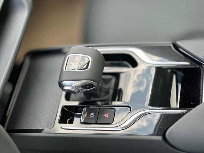 New Hongqi E-QM5, 2024 in Dubai by MENAMOTORS, White color. GCC Specs | AUTO.AE
