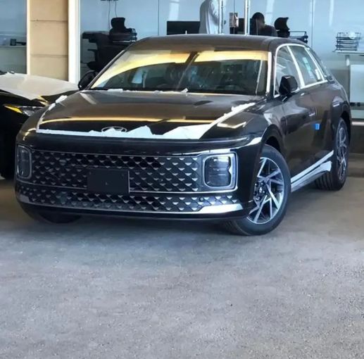 Новый Hyundai Azera III Рестайлинг, 3.5 л, 2024 в Дубае от Mohamed Hakim Motors Черный цвет. GCC | AUTO.AE