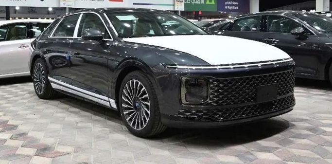 Новый Hyundai Azera III Рестайлинг, 3.5 л, 2024 в Дубае от Mohamed Hakim Motors Черный цвет. GCC | AUTO.AE
