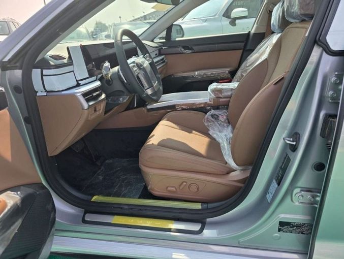 Новый Hyundai Azera III Рестайлинг, 3.5 л, 2024 в Дубае от Mohamed Hakim Motors Серебристый цвет. GCC | AUTO.AE
