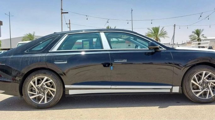 Новый Hyundai Azera III Рестайлинг, 3.5 л, 2024 в Дубае от Mohamed Hakim Motors Черный цвет. GCC | AUTO.AE