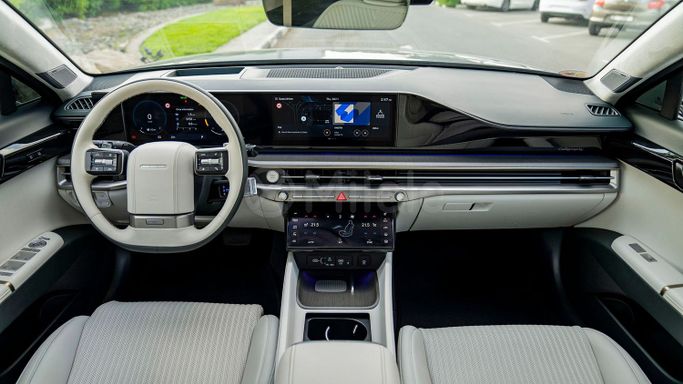 Used Hyundai Azera III Facelift, 3.5 l, 2022 in Dubai by Milele, White color. Other | AUTO.AE