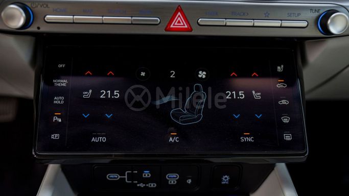 Used Hyundai Azera III Facelift, 3.5 l, 2022 in Dubai by Milele, White color. Other | AUTO.AE