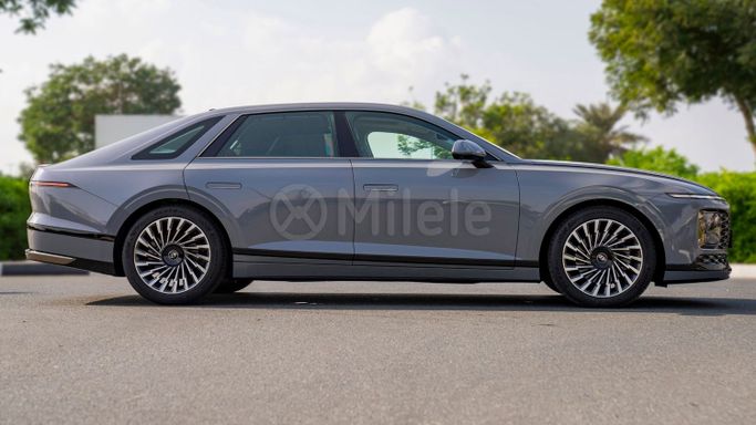 Used Hyundai Azera III Facelift, 3.5 l, 2022 in Dubai by Milele, White color. Other | AUTO.AE
