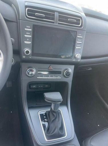 Новый Hyundai Creta II, 1.5 л, 2023 в Дубае от Mohamed Hakim Motors Серебристый цвет. GCC | AUTO.AE