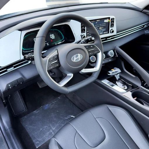 Новый Hyundai Elantra VII (CN7) Рестайлинг, 1.6 л, 2025 в Дубае от Sola Motors Белый цвет. Китайская | AUTO.AE