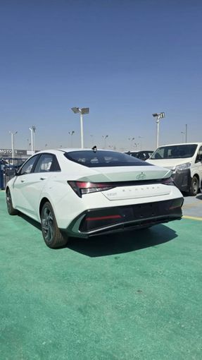 Новый Hyundai Elantra VII (CN7) Рестайлинг, 1.5 л, 2025 в Дубае от Mohamed Hakim Motors Белый цвет. Other | AUTO.AE
