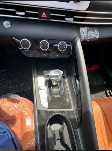 Новый Hyundai Elantra VII (CN7) Рестайлинг, 1.5 л, 2025 в Дубае от Mohamed Hakim Motors Белый цвет. Other | AUTO.AE