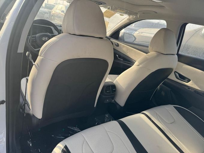 Новый Hyundai Elantra VII (CN7) Рестайлинг, 1.5 л, 2025 в Дубае от Mohamed Hakim Motors Белый цвет. Китайская | AUTO.AE