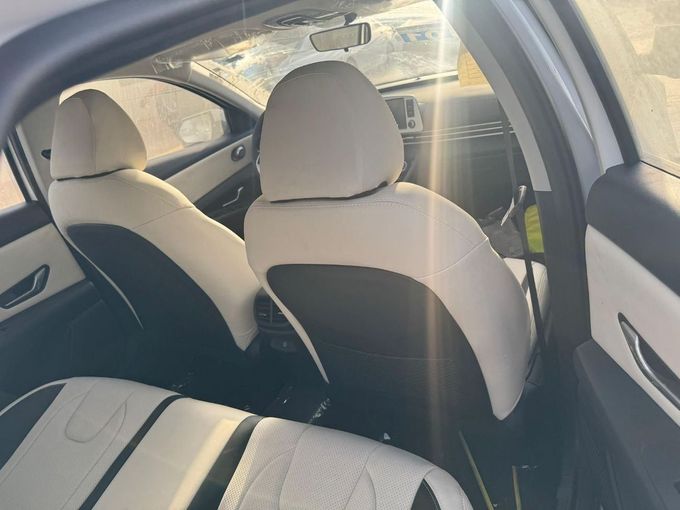 Новый Hyundai Elantra VII (CN7) Рестайлинг, 1.5 л, 2025 в Дубае от Mohamed Hakim Motors Белый цвет. Китайская | AUTO.AE