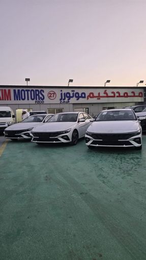 Новый Hyundai Elantra VII (CN7) Рестайлинг, 1.5 л, 2025 в Дубае от Mohamed Hakim Motors Белый цвет. Китайская | AUTO.AE