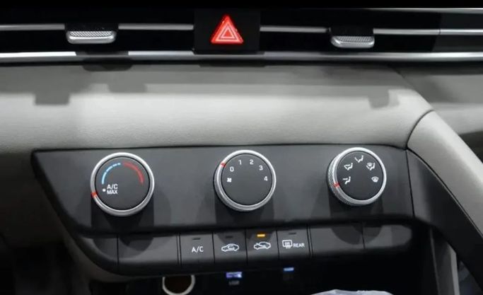 Новый Hyundai Elantra VII (CN7) Рестайлинг, 1.6 л, 2024 в Дубае от Mohamed Hakim Motors Черный цвет. GCC | AUTO.AE