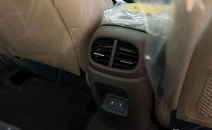 Новый Hyundai Elantra VII (CN7) Рестайлинг, 2.0 л, 2024 в Дубае от Mohamed Hakim Motors Серебристый цвет. GCC | AUTO.AE