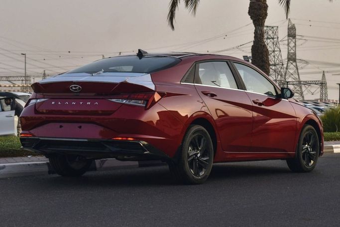 Новый Hyundai Elantra VII (CN7), 2.0 л, 2023 в Дубае от Mohamed Hakim Motors Красный цвет. GCC | AUTO.AE
