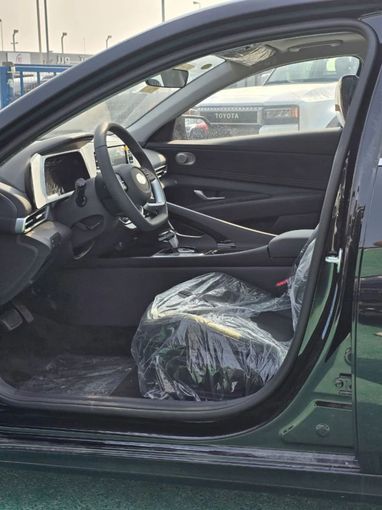 Новый Hyundai Elantra VII (CN7) Рестайлинг, 2.0 л, 2024 в Дубае от Mohamed Hakim Motors Черный цвет. GCC | AUTO.AE