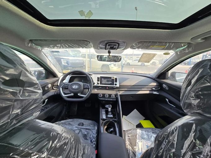 Новый Hyundai Elantra VII (CN7) Рестайлинг, 2.0 л, 2024 в Дубае от Mohamed Hakim Motors Черный цвет. GCC | AUTO.AE