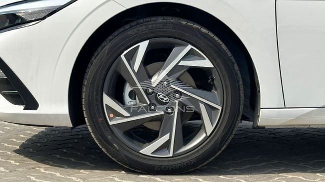 Новый Hyundai Elantra VII (CN7) Рестайлинг, 1.6 л, 2025 в Дубае от Falcons GT Motors FZCO Белый цвет. Китайская | AUTO.AE