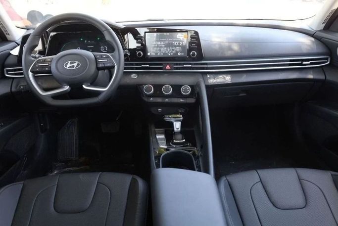 Новый Hyundai Elantra VII (CN7) Рестайлинг, 1.5 л, 2025 в Дубае от Top Euro Cars Белый цвет.  | AUTO.AE