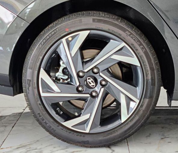 Новый Hyundai Elantra VII (CN7) Рестайлинг, 1.6 л, 2025 в Дубае от Gulf Motors Серый цвет. Китайская | AUTO.AE