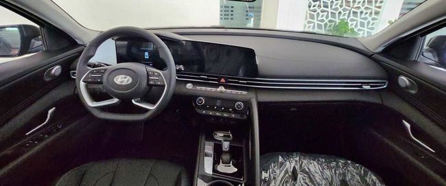 Новый Hyundai Elantra VII (CN7) Рестайлинг, 1.6 л, 2025 в Дубае от Gulf Motors Серый цвет. Китайская | AUTO.AE