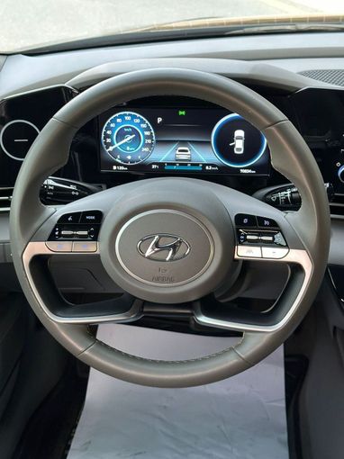 Подержанный Hyundai Elantra VII (CN7), 2.0 л, 2021 в Дубае от Alzahiah Cars Черный цвет. Американская | AUTO.AE