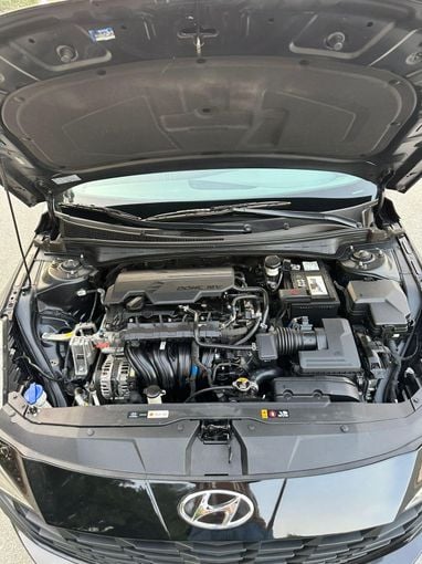 Подержанный Hyundai Elantra VII (CN7), 2.0 л, 2021 в Дубае от Alzahiah Cars Черный цвет. Американская | AUTO.AE