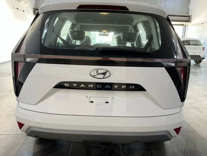 Новый Hyundai Grand Starex I Рестайлинг 2, 2.4 л, 2021 в Дубае от Mohamed Hakim Motors Белый цвет. Other | AUTO.AE