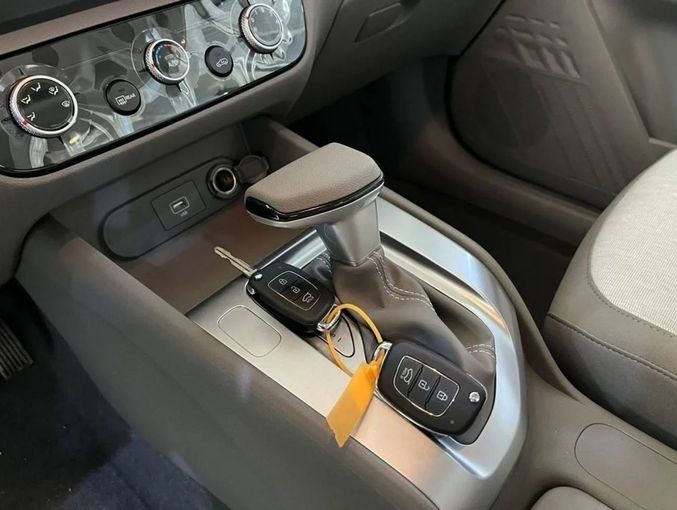 Новый Hyundai Grand Starex I Рестайлинг 2, 2.4 л, 2021 в Дубае от Mohamed Hakim Motors Белый цвет. Other | AUTO.AE