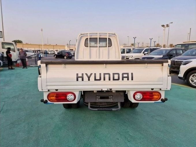 Новый Hyundai H-1 II Рестайлинг 2, 2.5 л, 2021 в Дубае от Mohamed Hakim Motors Белый цвет. GCC | AUTO.AE