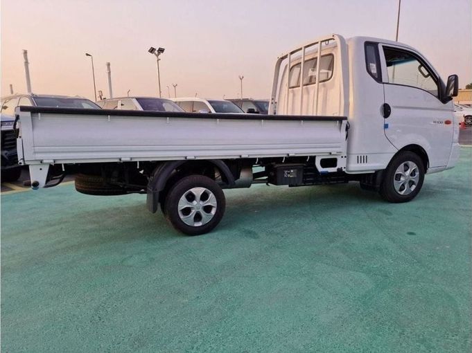 Новый Hyundai H-1 II Рестайлинг 2, 2.5 л, 2021 в Дубае от Mohamed Hakim Motors Белый цвет. GCC | AUTO.AE