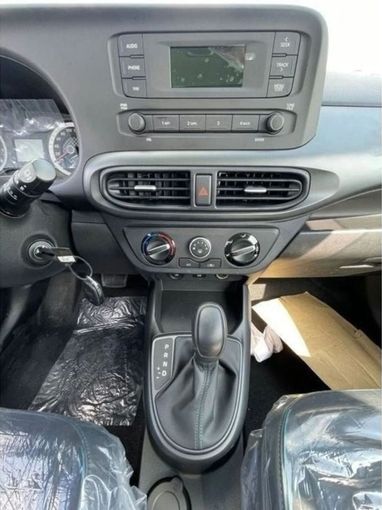Новый Hyundai i10 III Рестайлинг, 1.2 л, 2023 в Дубае от Mohamed Hakim Motors Серебристый цвет. GCC | AUTO.AE