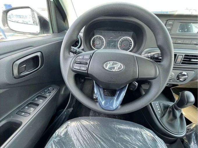 Новый Hyundai i10 III Рестайлинг, 1.2 л, 2023 в Дубае от Mohamed Hakim Motors Серебристый цвет. GCC | AUTO.AE