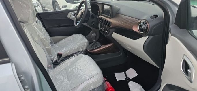 Новый Hyundai i10 III Рестайлинг, 1.2 л, 2024 в Дубае от Mohamed Hakim Motors Белый цвет. GCC | AUTO.AE