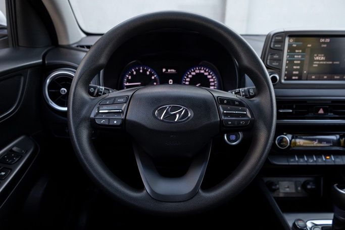 Used Hyundai Kona I Facelift, 998 l, 2023 in Dubai by Linda Cars, White color. GCC Specs | AUTO.AE