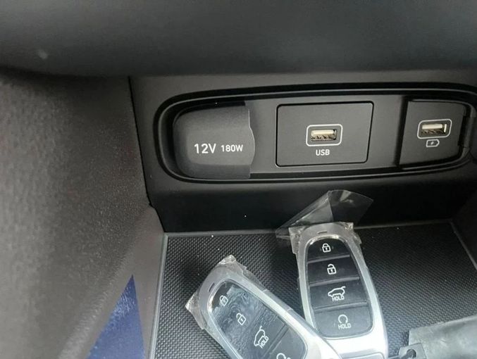 Новый Hyundai Santa Fe IV Рестайлинг, 3.5 л, 2023 в Дубае от Mohamed Hakim Motors Серебристый цвет. GCC | AUTO.AE