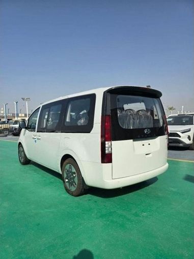 Новый Hyundai Staria, 3.5 л, 2025 в Дубае от Mohamed Hakim Motors Белый цвет. Other | AUTO.AE