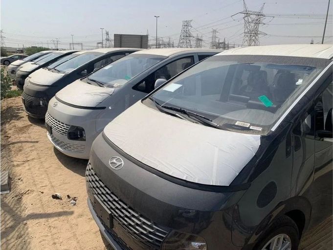 Новый Hyundai Staria, 3.5 л, 2025 в Дубае от Mohamed Hakim Motors Черный цвет. GCC | AUTO.AE
