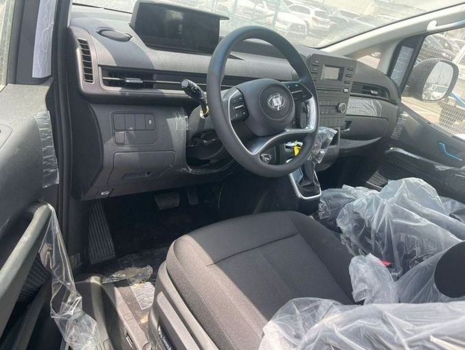 Новый Hyundai Staria, 3.5 л, 2025 в Дубае от Mohamed Hakim Motors Черный цвет. GCC | AUTO.AE