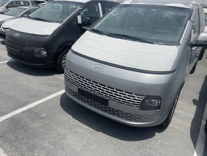 Новый Hyundai Staria, 3.5 л, 2025 в Дубае от Mohamed Hakim Motors Черный цвет. GCC | AUTO.AE