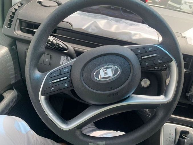 Новый Hyundai Staria, 3.5 л, 2023 в Дубае от Mohamed Hakim Motors Черный цвет. GCC | AUTO.AE