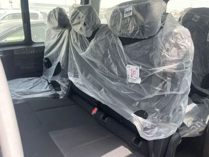 Новый Hyundai Staria, 2.2 л, 2023 в Дубае от Mohamed Hakim Motors Серебристый цвет. GCC | AUTO.AE