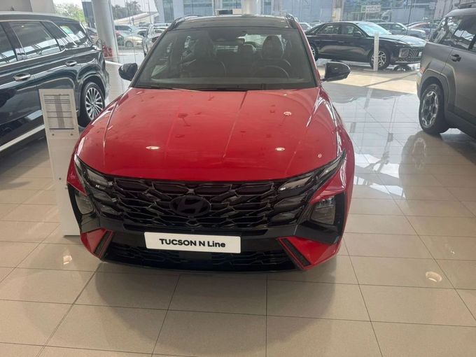 Новый Hyundai Tucson IV Рестайлинг, 2.5 л, 2025 в Дубае от Mohamed Hakim Motors Красный цвет. GCC | AUTO.AE
