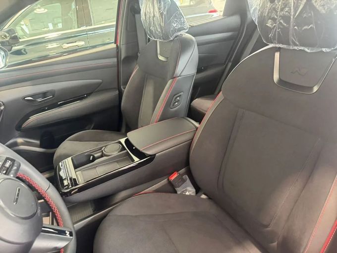 Новый Hyundai Tucson IV Рестайлинг, 2.5 л, 2025 в Дубае от Mohamed Hakim Motors Красный цвет. GCC | AUTO.AE