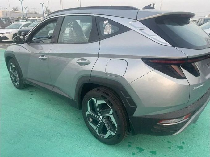 Новый Hyundai Tucson IV Рестайлинг, 1.5 л, 2024 в Дубае от Mohamed Hakim Motors Серебристый цвет. Other | AUTO.AE