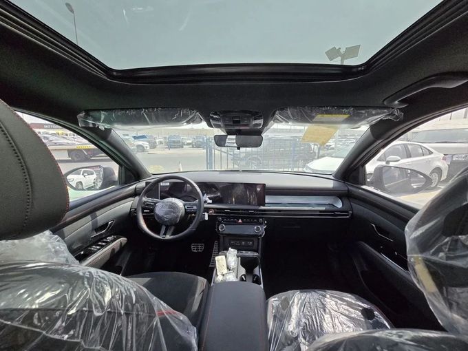 Новый Hyundai Tucson IV Рестайлинг, 1.5 л, 2025 в Дубае от Mohamed Hakim Motors Белый цвет. Other | AUTO.AE